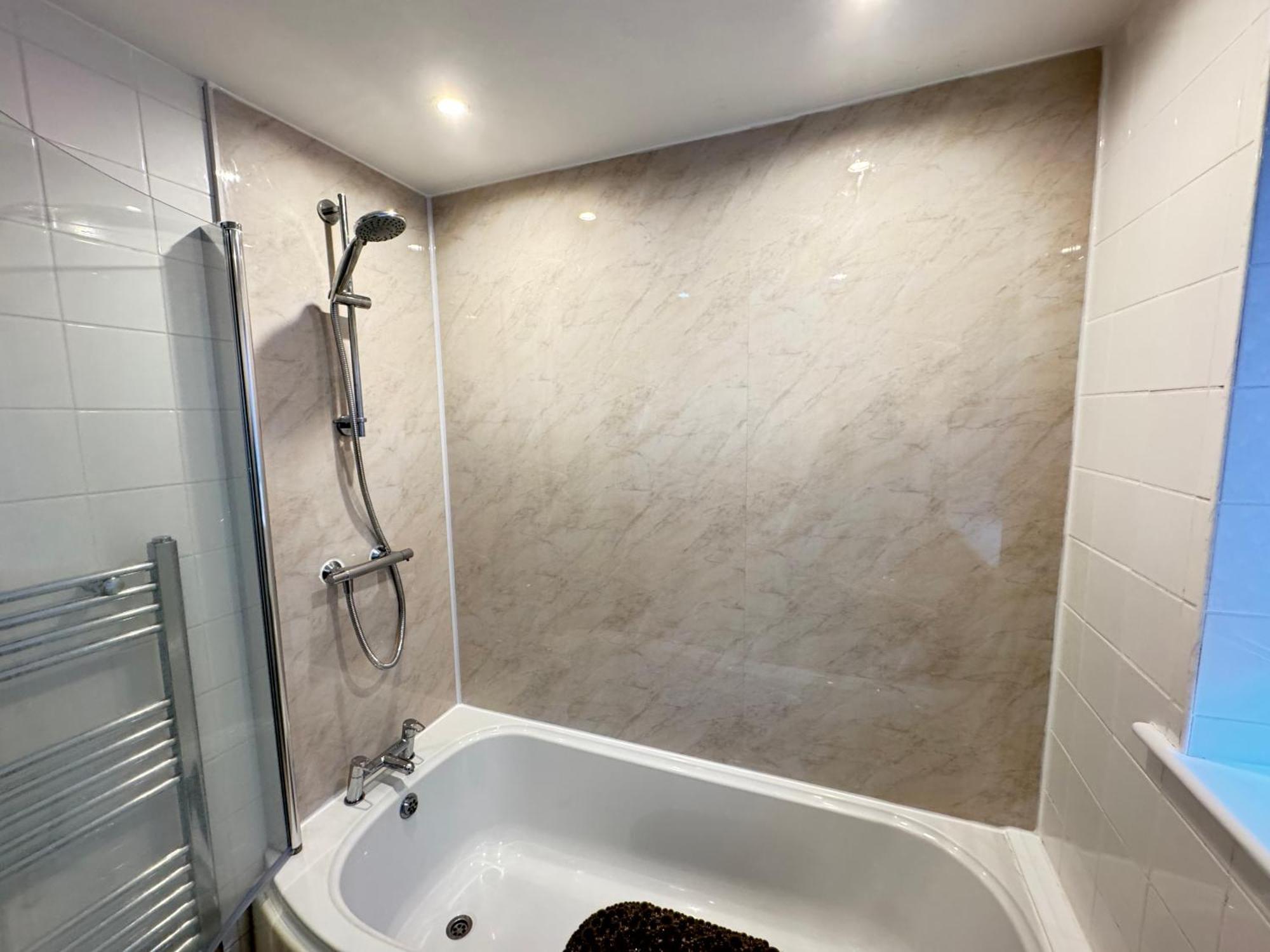 The Vogue Stay, 3 Bedrooms, 2 Bathrooms, Ideal For Jr & Oxford Hospitals, Free Carpark, Conveniently Located For Ring Road Access, 2 Miles From Oxford City Centre Easy Car & Bus Route Εξωτερικό φωτογραφία
