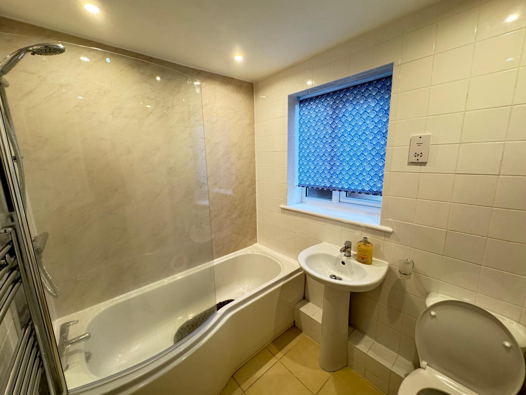 The Vogue Stay, 3 Bedrooms, 2 Bathrooms, Ideal For Jr & Oxford Hospitals, Free Carpark, Conveniently Located For Ring Road Access, 2 Miles From Oxford City Centre Easy Car & Bus Route Εξωτερικό φωτογραφία