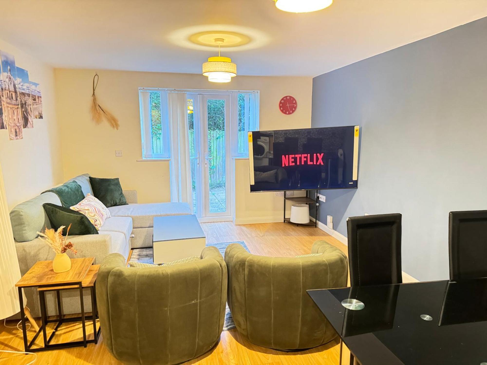 The Vogue Stay, 3 Bedrooms, 2 Bathrooms, Ideal For Jr & Oxford Hospitals, Free Carpark, Conveniently Located For Ring Road Access, 2 Miles From Oxford City Centre Easy Car & Bus Route Εξωτερικό φωτογραφία
