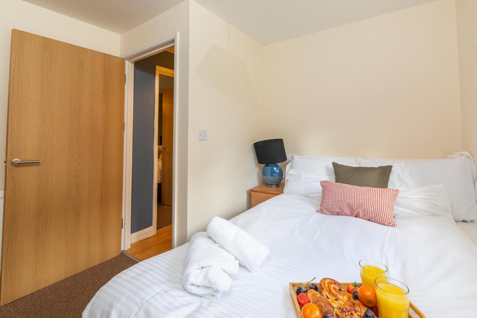 The Vogue Stay, 3 Bedrooms, 2 Bathrooms, Ideal For Jr & Oxford Hospitals, Free Carpark, Conveniently Located For Ring Road Access, 2 Miles From Oxford City Centre Easy Car & Bus Route Εξωτερικό φωτογραφία