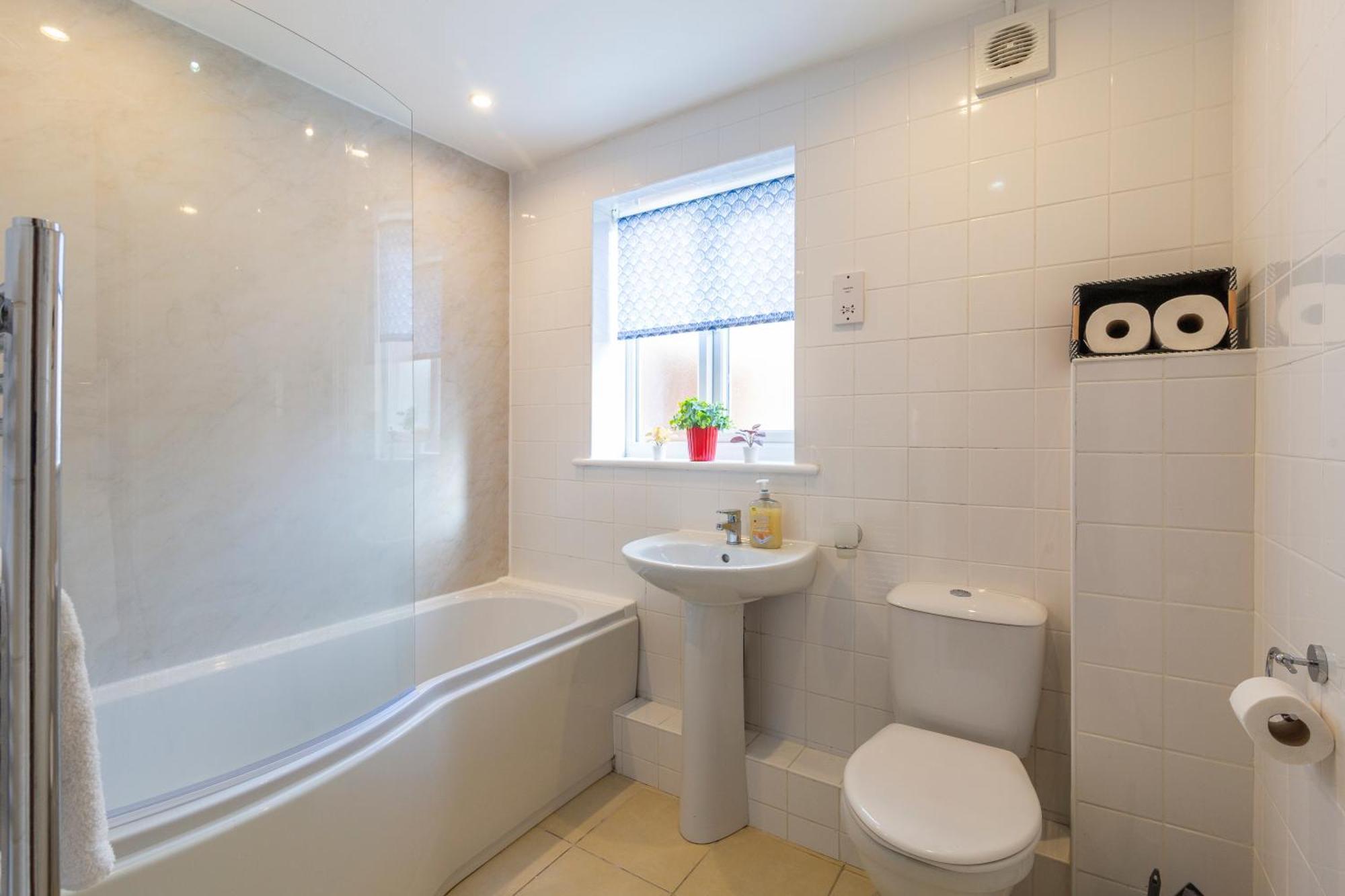 The Vogue Stay, 3 Bedrooms, 2 Bathrooms, Ideal For Jr & Oxford Hospitals, Free Carpark, Conveniently Located For Ring Road Access, 2 Miles From Oxford City Centre Easy Car & Bus Route Εξωτερικό φωτογραφία